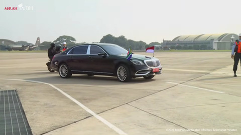 Presiden Afrika Selatan Cyril Ramaphosa tiba di Indonesia dalam agenda kunjungan kenegaraan. Ia tiba di Base Ops Halim Perdanakusuma pada Rabu (22/10/2025) pagi. Foto: Youtube/Sekretariat Presiden