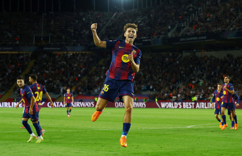 Fermin Lopez dari FC Barcelona merayakan gol kelimanya pada pertandingan Liga Champions antara FC Barcelona vs Olympiacos di Estadi Lluis Olimpic Companys, Barcelona, Spanyol, Rabu (22/10/2025). Foto: Albert Gea/REUTERS