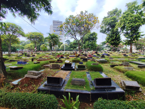 Suasana di TPU Rawa Kopi, Jakarta Barat, pada Rabu (22/10/2025). Foto: Rachmadi Rasyad/kumparan