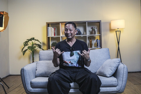 Aktor Ringgo Agus Rahman berpose saat berkunjung ke kumparan di Pasar Minggu, Jakarta, Rabu (22/10/2025). Foto: Darryl Ramadhan/kumparan