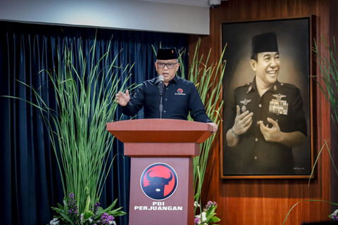 Sekjen PDI Perjuangan, Hasto Kristiyanto membuka seminar dalam rangka Hari Santri Nasional di Sekolah Partai DPP PDI Perjuangan, Jakarta Selatan, Rabu (22/10/2025). Foto: Jamal Ramadhan/kumparan