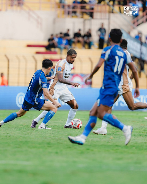 PSIM Yogyakarta menjamu Dewa United dalam pertandingan lanjutan Super League 2025/26 di Stadion Sultan Agung, Bantul, Rabu (22/10/2025). Foto: Instagram/ @dewaunitedfc