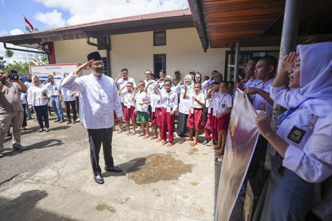 Mensos Gus Ipul berdialog bersama para siswa Sekolah Rakyat Terpadu (SRT) 53 Pontianak, di Aula Garuda Kantor Gubernur Kalimantan Barat, Rabu (22/10/2025). Foto: Dok. Kemensos