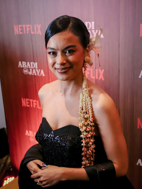 Aktris Eva Celia menghadiri Gala Premiere film Abadi Nan Jaya di Epicentrum XXI, Jakarta Selatan, Rabu (22/10/2025). Foto: Jamal Ramadhan/kumparan