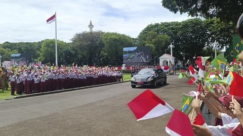 Mobil yang membawa Presiden Brasil Luiz Inacio Lula da Silva tiba di Istana Merdeka, Kamis (23/10/2025). Foto: Zamachsyari/kumparan