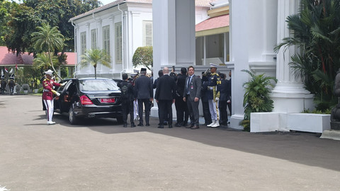 Mobil yang membawa Presiden Brasil Luiz Inacio Lula da Silva tiba di Istana Merdeka, Kamis (23/10/2025). Foto: Zamachsyari/kumparan