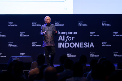 CTO GDP Venture & CEO GDP Labs On Lee memberikan pemaparan saat sesi The Plaiground pada acara kumparan AI for Indonesia 2025 di The Ballroom at Djakarta Theater, Jakarta Pusat, Kamis (23/10/2025). Foto: Jamal Ramadhan/kumparan