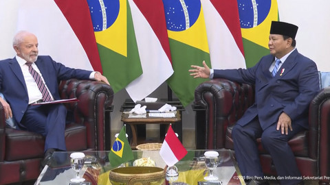 Presiden Prabowo Subianto dan Presiden Brasil Luiz Inacio Lula da Silva berbincang saat melakukan pertemuan di Istana Merdeka, Jakarta, Rabu (22/10/2025). Foto: Youtube/Sekretariat Presiden