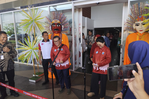 Gubernur Jakarta Pramono Anung usai hadiri acara Gelora Ibu PKK di Jakarta Internasional Velodrome, Jakarta, Kamis (23/10/2025). Foto: Luthfi Humam/kumparan