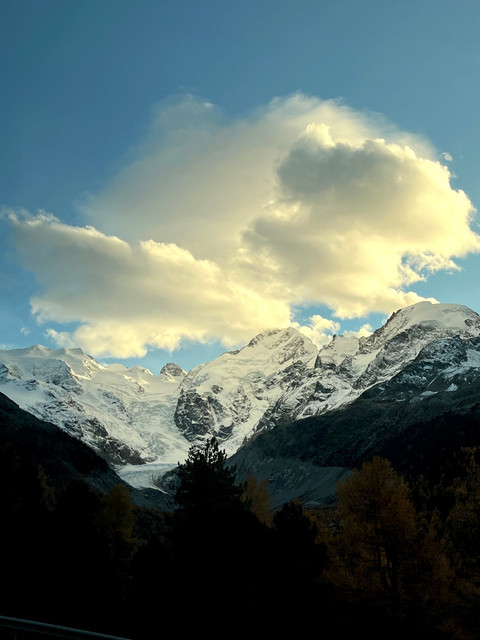 Pemandangan Alp Grum Station, Swiss, di ketinggian 2.091 meter. Foto: Adhie Ichsan/kumparan