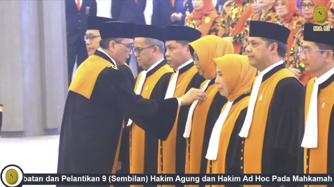 Ketua Mahkamah Agung Sunarto melantik 9 Hakim Agung. Foto: Youtube/ Mahkamah Agung Republik Indonesia