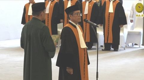 Puguh Hariyogi dilantik sebagai Hakim Ad Hoc Mahkamah Agung. Foto: Youtube/Mahkamah Agung Republik Indonesia