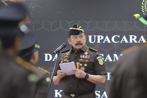 Jaksa Agung ST Burhanuddin melantik 17 Kepala Kejaksaan Tinggi (Kajati) sejumlah daerah dan 20 pejabat eselon II di lingkungan Kejagung, di Gedung Utama Kejagung, Jakarta, Kamis (23/10/2025). Foto: Dok. Kejagung