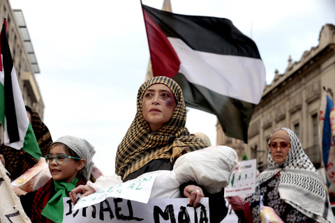 Ilustrasi perempuan di Gaza. Foto: Ulises Ruiz/AFP