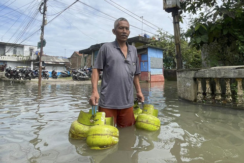 Banjir kembali melanda kawasan Dayeuhkolot, Kabupaten Bandung, Jumat (24/10/2025). Foto: kumparan