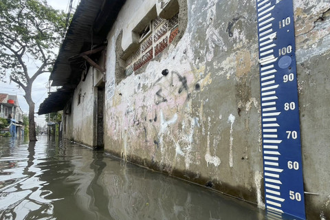 Banjir kembali melanda kawasan Dayeuhkolot, Kabupaten Bandung, Jumat (24/10/2025). Foto: kumparan