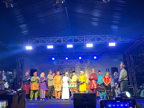 Wali Kota Pontianak, Edi Rusdi Kamtono resmi membuka Pontianak Expo International Exhibition 2025 di Gedung Pontianak Convention Centre (PCC) pada Kamis malam, 23 Oktober 2025. Foto: Dok. Hi!Pontianak