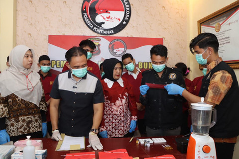 Pemusnahan barang bukti narkotika di Polresta Pontianak. Foto: Dok. Istimewa