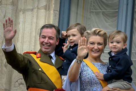 Grand Duchess Stéphanie bersama Pangeran Guillaume dan dua anaknya . Foto: Nicolas Tucat/AFP