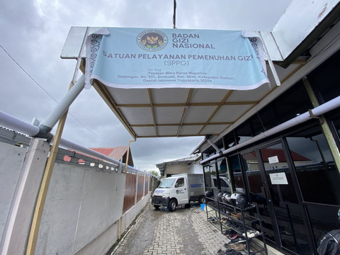 Tampak depan dapur Satuan Pelayanan Pemenuhan Gizi (SPPG) Sinduadi, Sleman, yang dikelola Yayasan Mitra Karya Maporina, Jumat (24/10). Foto: Pandangan Jogja/Resti Damayanti