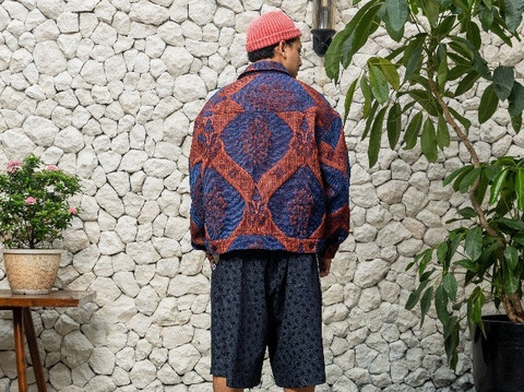 Phoenix Crest Jacket hasil kolaborasi Telkomsel dan brand fashion lokal Othman. Dok. Telkomsel/Othman