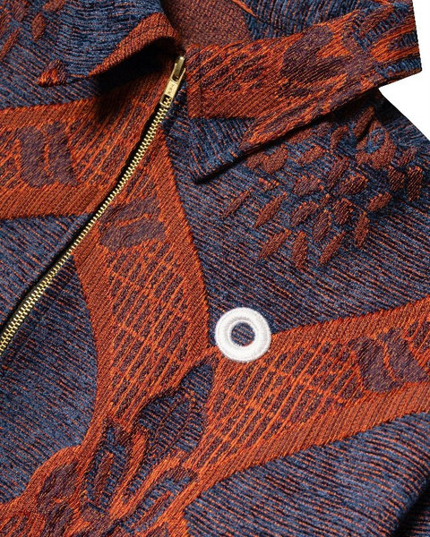 Logo brand fashion Othman di Phoenix Crest Jacket hasil kolaborasi dengan Telkomsel Simpati. Dok. Telkomsel/Othman