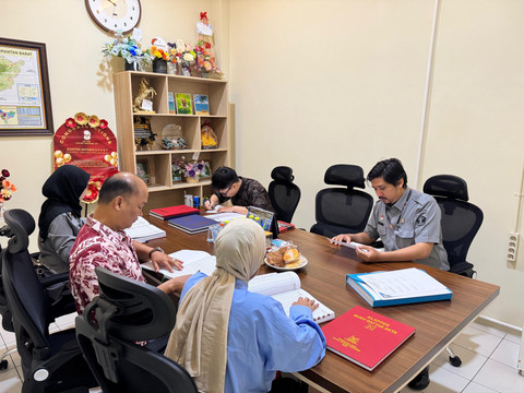 Kanwil Kemenkum Kalbar melalui MPDN Pontianak menyelesaikan kegiatan pemeriksaan protokol notaris. Foto: Dok. Kanwil Kemenkum Kalbar