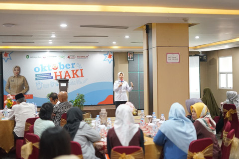 Kadisporapar Provinsi Kalbar, Windy Prihastari saat membuka acara Oktober HAKI di Hotel Orchardz Ayani. Foto: Dok. Istimewa