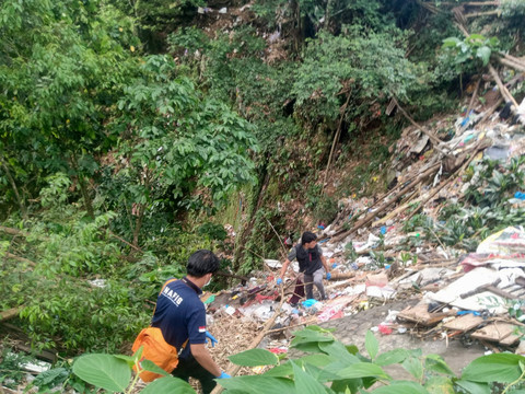 Lokasi potongan tubuh bayi ditemukan di pinggir Ngarai Sianok.  Foto: Dok. Polsek Kota Bukittinggi