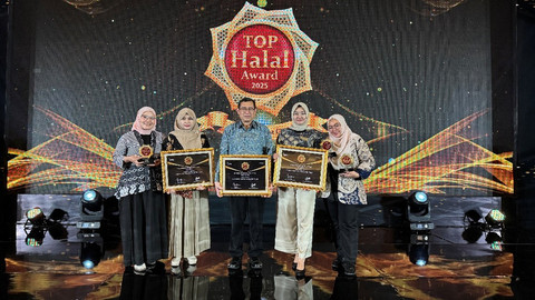 Tiga produk unggulan PT Ajinomoto Indonesia (Ajinomoto), Masako®, Sajiku®, dan SAORI® berhasil meraih penghargaan TOP Halal Award 2025. Foto: Dok. Ajinomoto