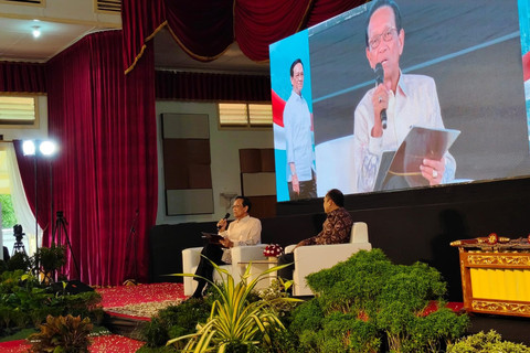 Gubernur DIY Sri Sultan Hamengku Buwono X di acara Dialog Kebangsaan untuk Indonesia Damai di Sasono Hinggil Dwi Abad, Kota Yogyakarta, Minggu (26/10/2025). Foto: Arfiansyah Panji Purnandaru/kumparan