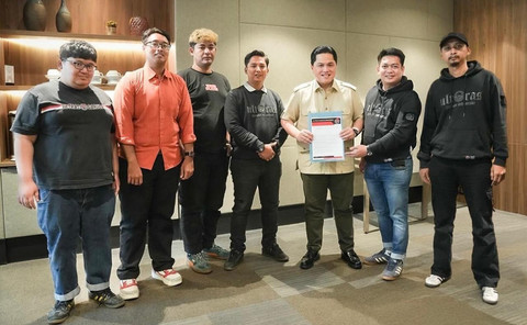 Ketua Umum PSSI, Erick Thohir, bertemu dengan perwakilan Ultras Garuda Indonesia pada Sabtu (25/10/2025) di Jakarta. Foto: Erick Thohir