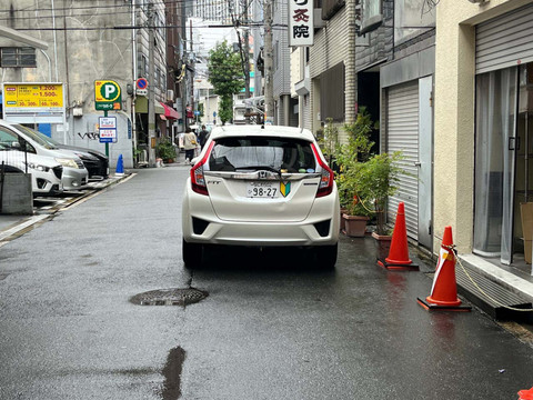 Tanda Shoshinsha untuk pengemudi pemula di Jepang. Foto: Fitra Andrianto/kumparan