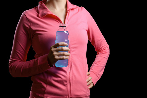 Ilustrasi minuman isotonik. Foto: Dirima/Shutterstock