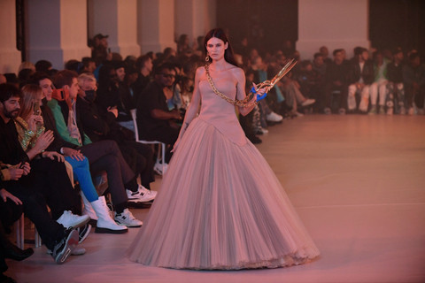 Bianca Balti. Foto: AFP/Julien De Rosa