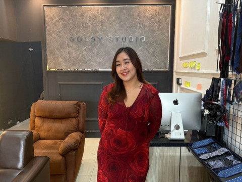 Enggal Sri Wahyuni, pemilik toko Goldy. Foto: Yusuh Hay/Pandangan Jogja