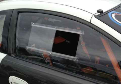 Ilustrasi mobil yang menggunakan polikarbonat sebagai pengganti kaca. Foto: Dok. Condor