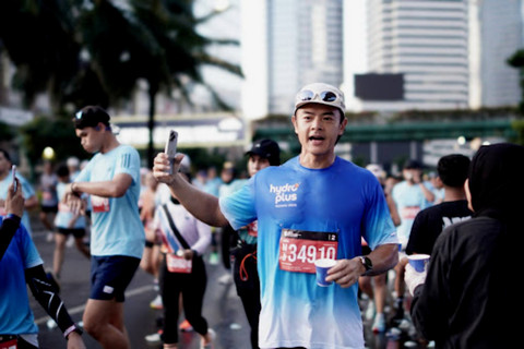 Brand Ambassador HYDROPLUS, Dion Wiyoko, yang turut berpartisipasi dalam ajang lari bergengsi ini. Foto: Dok. Istimewa