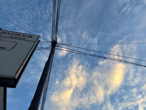 Tiang besi diduga milik Telekomunikasi yang berlokasi di Jalan Gajah Mada, Kelurahan Tanjung Agung Raya, Kecamatan Kedamaian, Kota Bandar Lampung, mengalami korosi parah | Foto : Eka Febriani / Lampung Geh