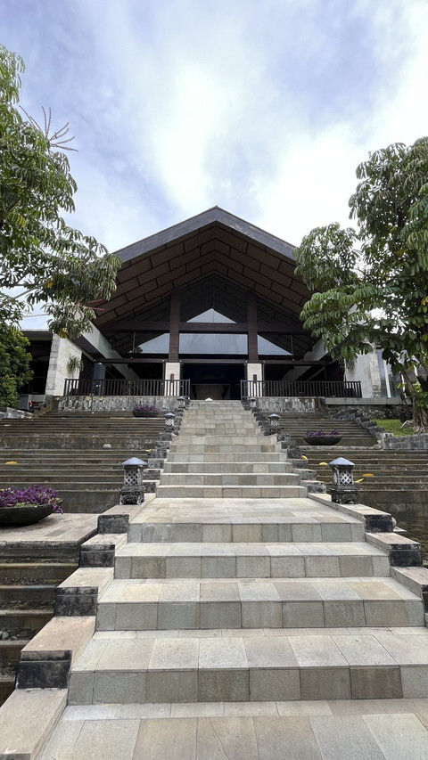 Fasad bagian belakang Grand Luley Manadi. Foto: Gitario Vista Inasis/kumparan