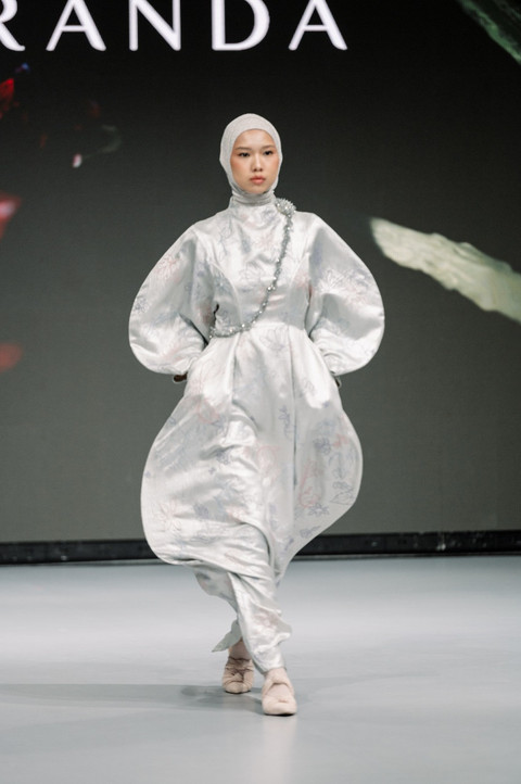 Koleksi JUXTAPOSED oleh Ria Miranda. Foto: Ria Miranda