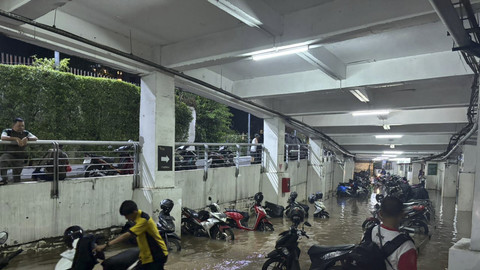 Kondisi banjir di area Kemang yang mulai surut, Kamis (30/10/2025). Foto: Amira Nada Fauziyyah/kumparan