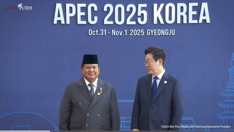 Presiden Prabowo Subianto disambut oleh Presiden Republik Korea Lee Jae-Myung saat KTT APEC 2025 di Gyeongju, Korea Selatan, Jumat (31/10/2025). Foto: Youtube/Sekretariat Presiden