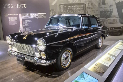 Suasana dan deretan mobil lawas besutan Isuzu di Isuzu Plaza, Jepang. Foto: Angga Sukmawijaya/kumparan