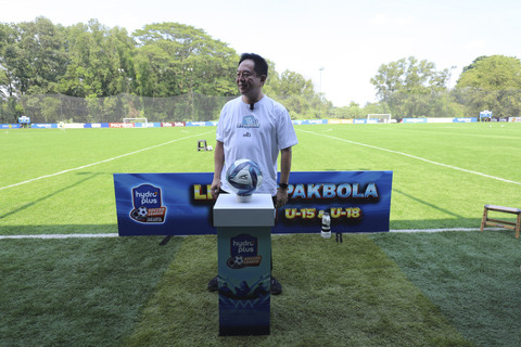 Presiden Direktur Djarum Foundation Victor Hartono menghadiri laga Hydroplus Liga sepak bola wanita U-15 & 18 di kawasan Citereup, Bogor, Jawa Barat, Sabtu (1/11/2025). Foto: Iqbal Firdaus/kumparan