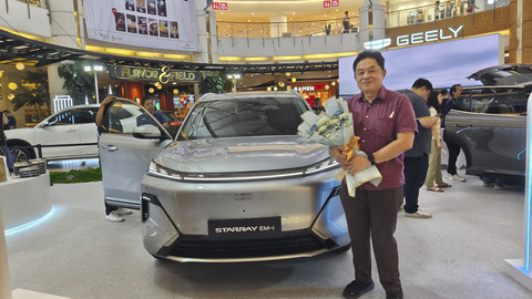 Wijaya, salah satu konsumen perdana Geely Starray EM-i. Foto: Sena Pratama/kumparan