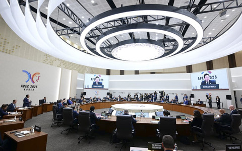 Presiden Prabowo Subianto menghadiri sesi kedua KTT APEC 2025, pada Sabtu (1/11/2025). Foto: Muchlis Jr/Biro Pers Sekretariat Presiden