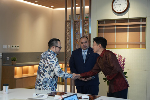 Penandatanganan Memorandum of Understanding (MoU) Danantara Indonesia dan SK Plasma Co.Ltd melalui anak usaha PT SKPlasma Core Indonesia, Jumat (31/10/2025). Foto: Dok. Danantara