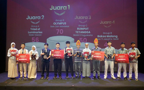 Setelah melalui persaingan sengit pada babak Final, tim Olympus dari SMA Zion Makassar muncul sebagai juara IBJ Season 6, membawa pulang sepaket plakat, sertifikat, dan tabungan pendidikan. Foto: Dok. Telkomsel