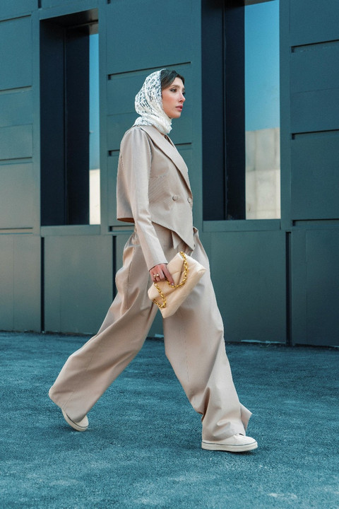 Ilustrasi celana beige oversized. Foto: Sara Kazemi/Pexels